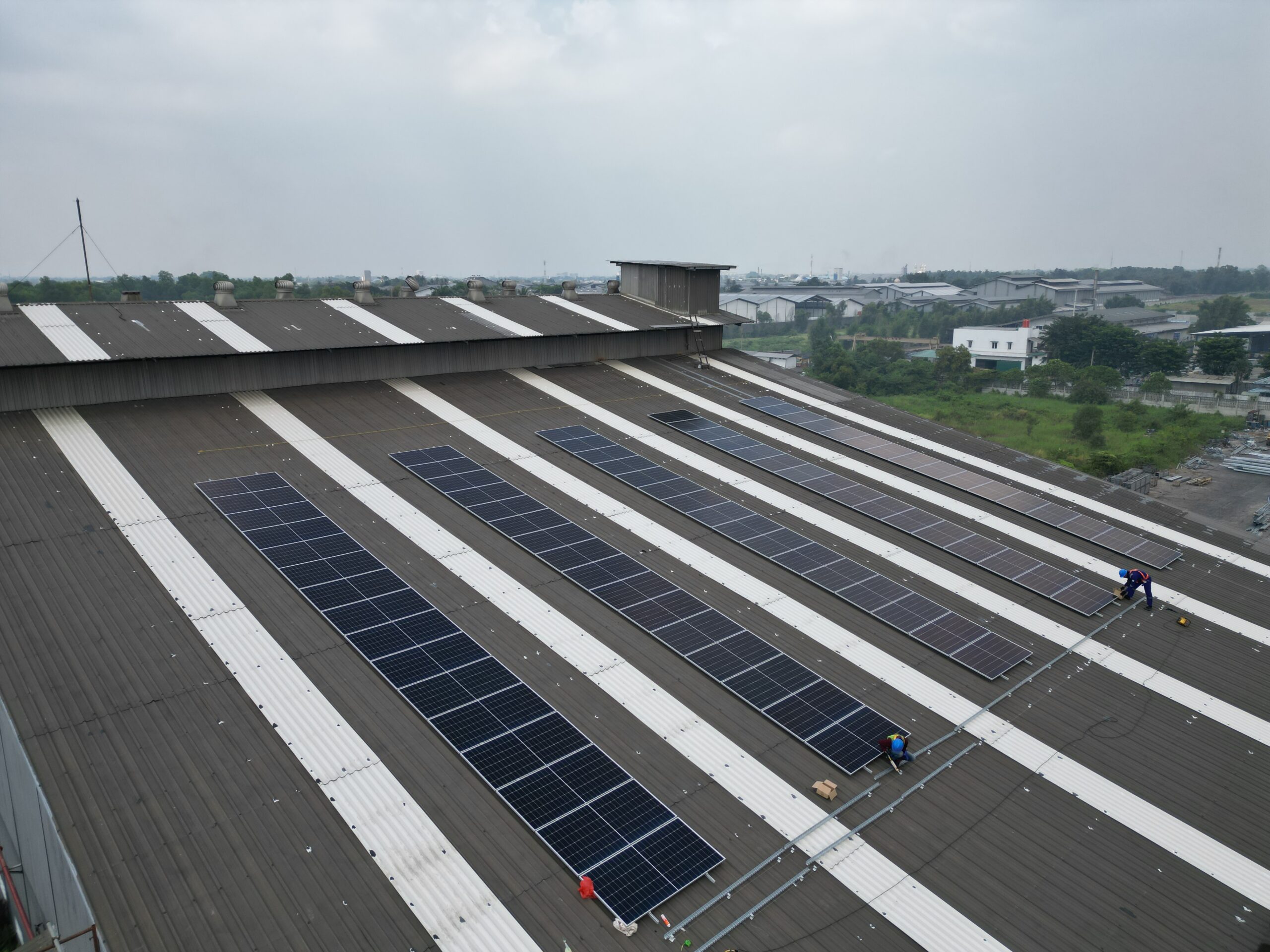 Warna Baru, Energi Baru: Pabrik Cat Avian Banten Bersinar dengan PLTS 104.5 kWp Volt Solar EPC Jakarta Medan PT Avia Avian