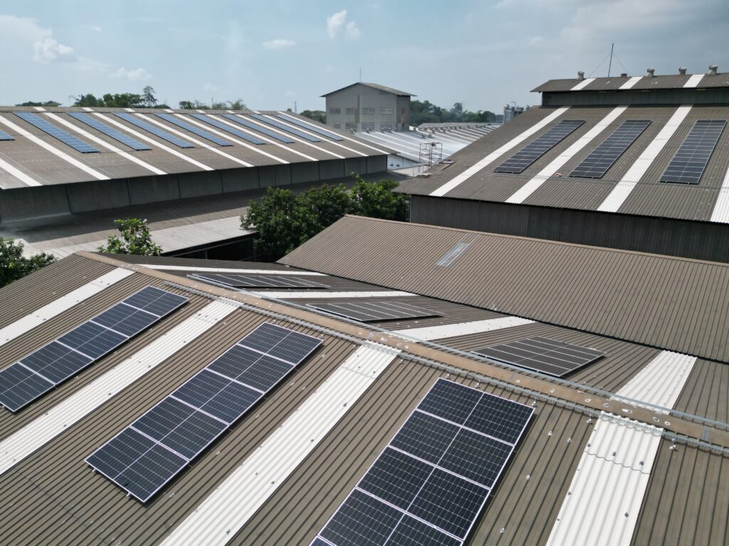 Warna Baru, Energi Baru: Pabrik Cat Avian Banten Bersinar dengan PLTS 104.5 kWp Volt Solar EPC Jakarta Medan PT Avia Avian